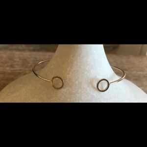 ⭐️NWT Dainty Dual Round Gold Bracelet⭐️